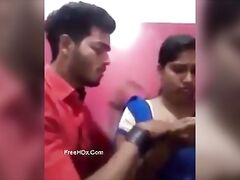 Desi girl kissing her boyfriend and showing her boobs and gets sucked
